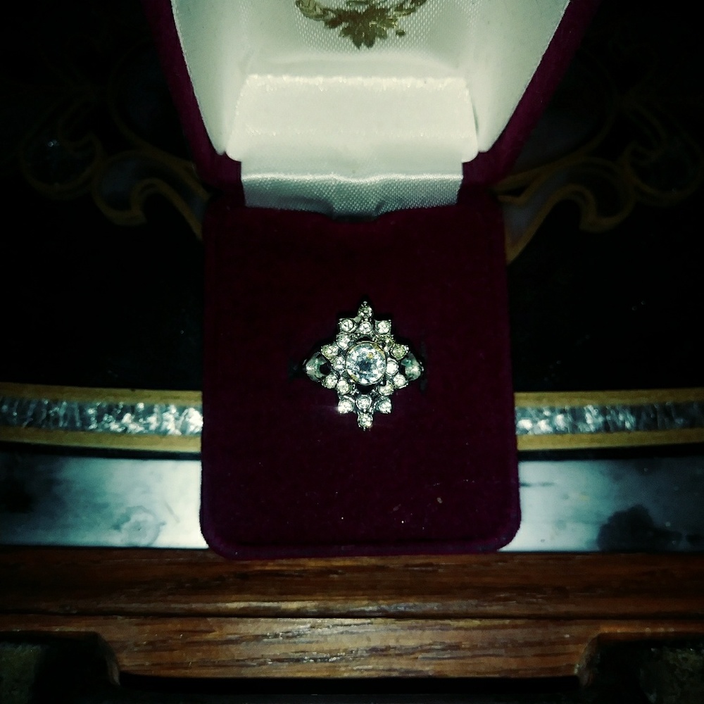 Glamorous vintage Uncas rhinestone statement ring